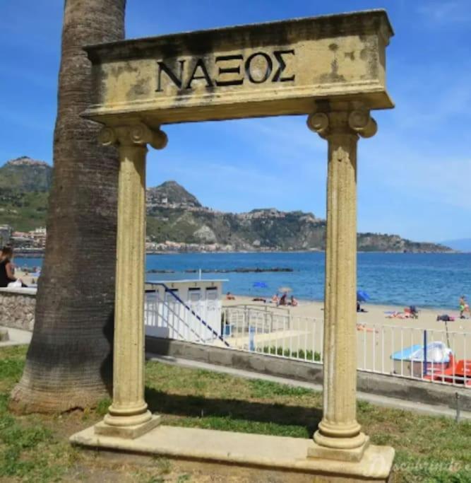 Casa Vacanza Giardini Naxos Taormina Miranaxos Exterior photo