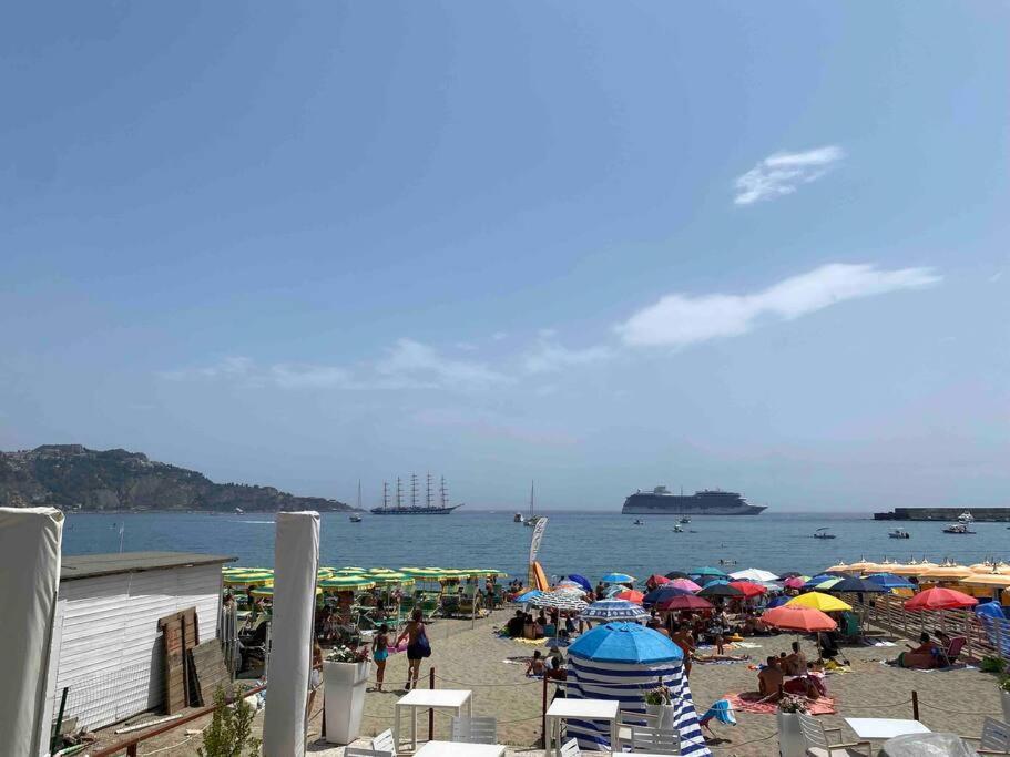 Casa Vacanza Giardini Naxos Taormina Miranaxos Exterior photo