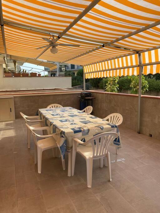 Casa Vacanza Giardini Naxos Taormina Miranaxos Exterior photo