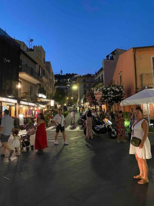 Casa Vacanza Giardini Naxos Taormina Miranaxos Exterior photo